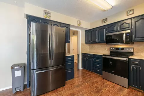 Kitchen - 5705 S Honeysuckle Ln, Battlefield, MO 65619 photo 2 of 3