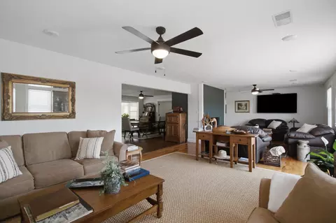 Living - 14103 Beeler Rd, Cabool, MO 65689 photo 2 of 4