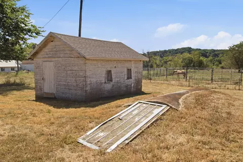 Exterior - 14103 Beeler Rd, Cabool, MO 65689 photo 5 of 8