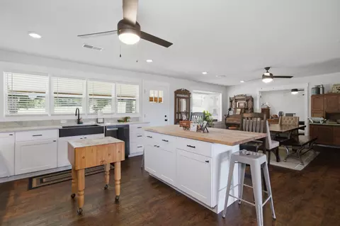 Kitchen - 14103 Beeler Rd, Cabool, MO 65689 photo 1 of 3