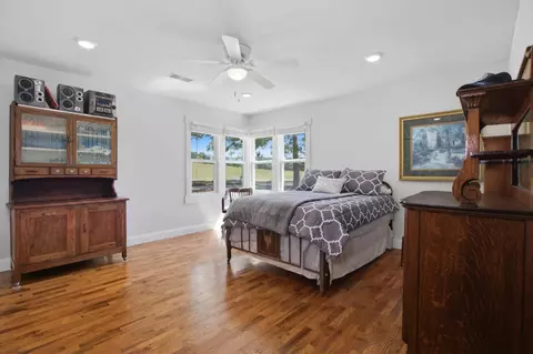 Bedroom - 14103 Beeler Rd, Cabool, MO 65689 photo 3 of 5