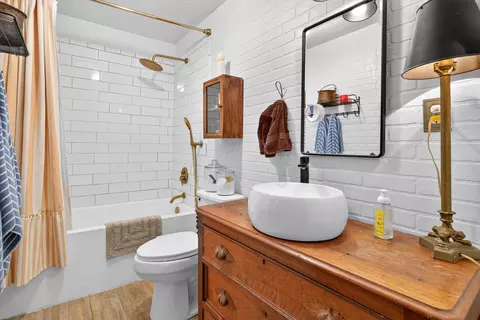 Bath - 605 S Hemphill Ave, Crane, MO 65633 photo 1 of 2