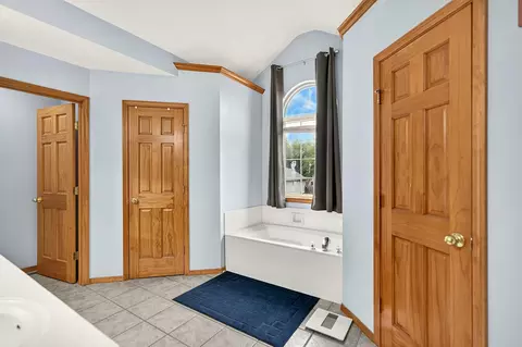 Bath - 5761 S Fairview Ave, Springfield, MO 65810 photo 2 of 5