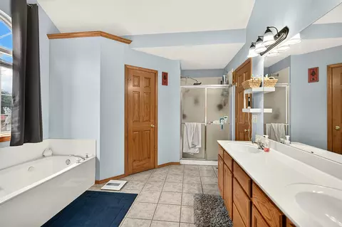 Bath - 5761 S Fairview Ave, Springfield, MO 65810 photo 3 of 5