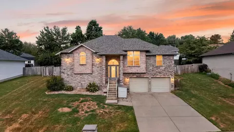 Exterior - 5761 S Fairview Ave, Springfield, MO 65810 photo 2 of 8