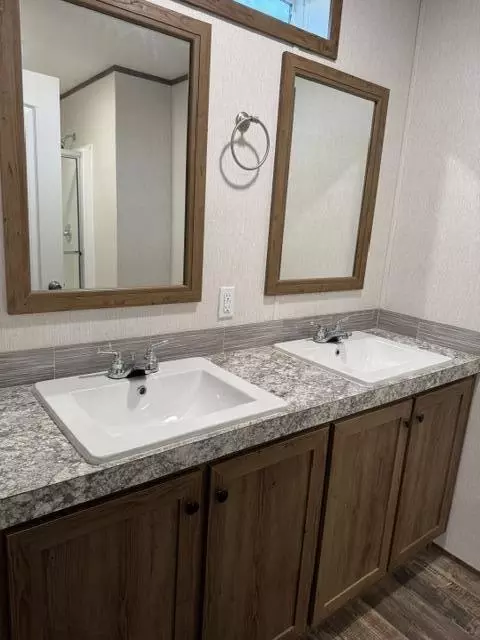 Bath - 315 E 4th St, Miller, MO 65707 photo 1 of 3