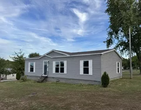 Exterior - 315 E 4th St, Miller, MO 65707 photo 2 of 6