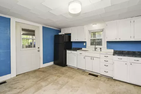 Kitchen - 1908 N Robberson Ave, Springfield, MO 65803 photo 1 of 3