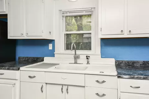 Kitchen - 1908 N Robberson Ave, Springfield, MO 65803 photo 2 of 3