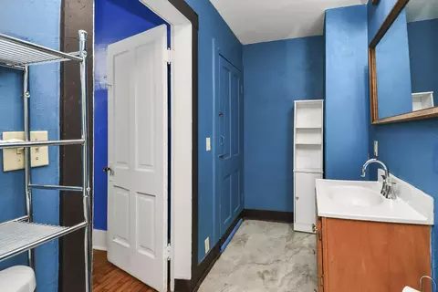 Bath - 1908 N Robberson Ave, Springfield, MO 65803 photo 2 of 2