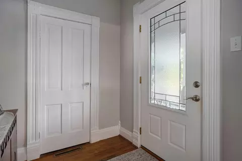 Entry Way - 527 Center St, Mount Vernon, MO 65712 photo 1 of 3