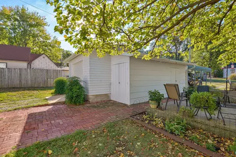 Exterior - 527 Center St, Mount Vernon, MO 65712 photo 8 of 15