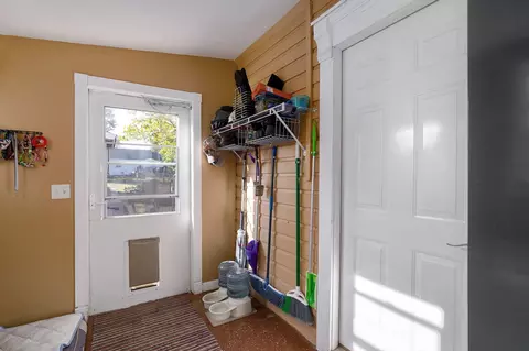 Entry Way - 527 Center St, Mount Vernon, MO 65712 photo 3 of 3