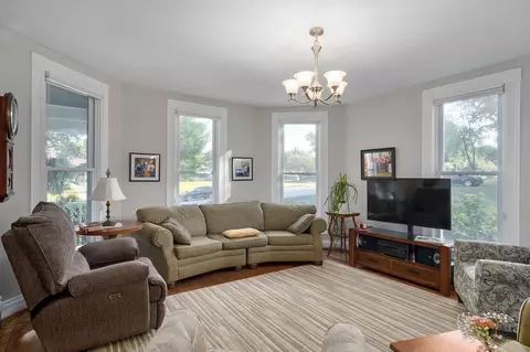 Living - 527 Center St, Mount Vernon, MO 65712 photo 1 of 2