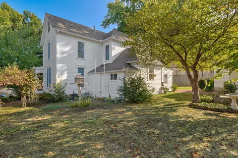 Exterior - 527 Center St, Mount Vernon, MO 65712 photo 10 of 15