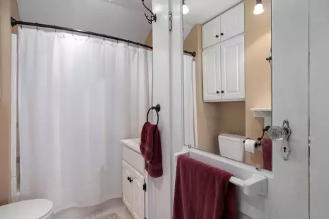 Bath - 527 Center St, Mount Vernon, MO 65712 photo 1 of 1