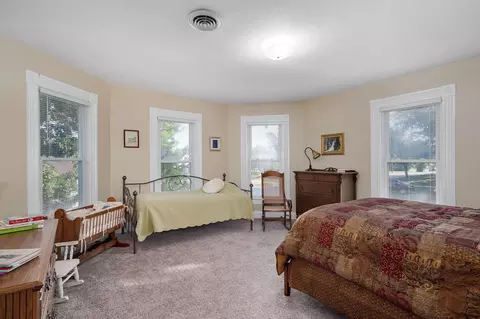 Bedroom - 527 Center St, Mount Vernon, MO 65712 photo 5 of 8