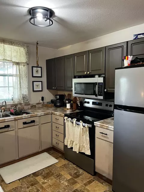Kitchen - 63 County Road 364, Thayer, MO 65791 photo 3 of 6