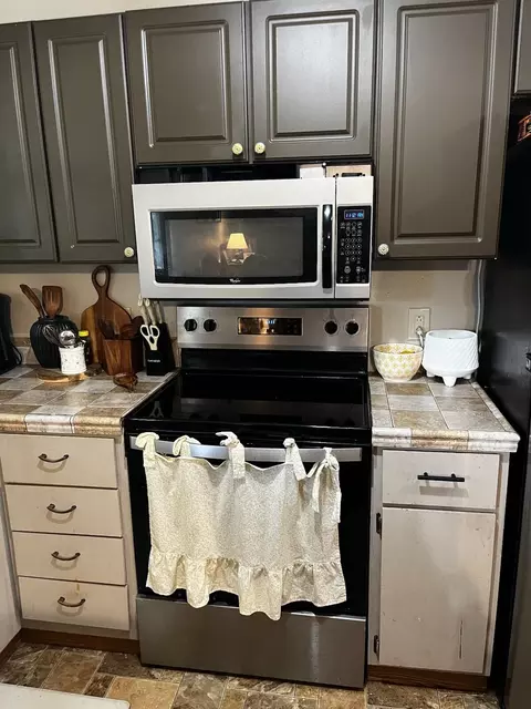 Kitchen - 63 County Road 364, Thayer, MO 65791 photo 4 of 6