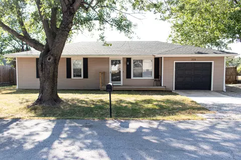 221 S Meadowlark St, Fair Grove, MO 65648