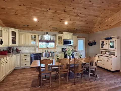 Kitchen - 20085 Missouri 181, Dora, MO 65637 photo 1 of 3
