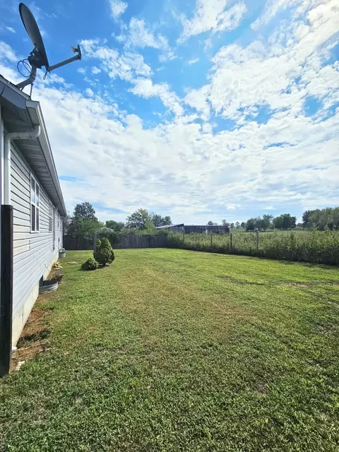 Exterior - 524 E Yale St, Liberal, MO 64762 photo 4 of 8