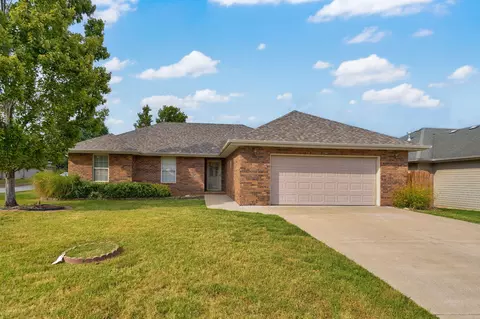 981 W Jake Flood Cir, Nixa, MO 65714