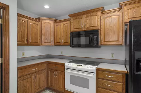 Kitchen - 981 W Jake Flood Cir, Nixa, MO 65714 photo 3 of 4