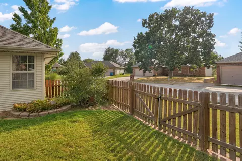 Exterior - 981 W Jake Flood Cir, Nixa, MO 65714 photo 6 of 9