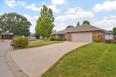 Exterior - 981 W Jake Flood Cir, Nixa, MO 65714 photo 2 of 9