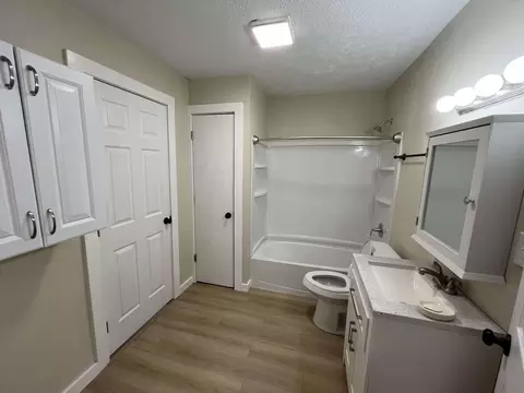 Bath - 2300 N Main Ave, Springfield, MO 65803 photo 3 of 3