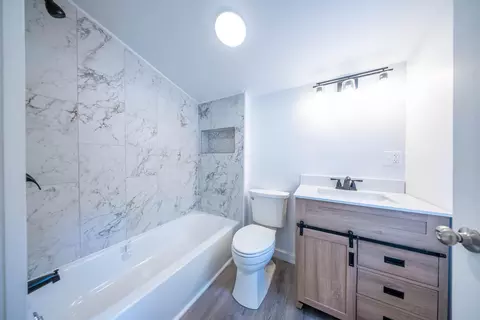 Bath - 424 N 3rd St, Thayer, MO 65791 photo 2 of 5