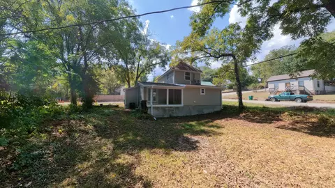 Exterior - 424 N 3rd St, Thayer, MO 65791 photo 7 of 8
