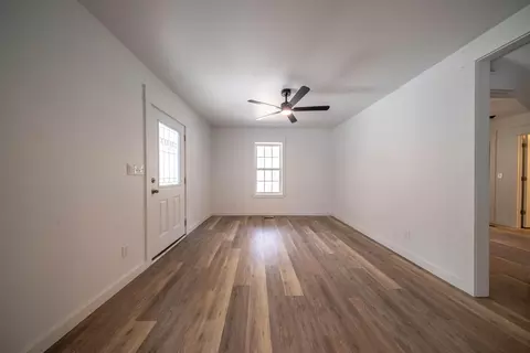 Living - 424 N 3rd St, Thayer, MO 65791 photo 1 of 2
