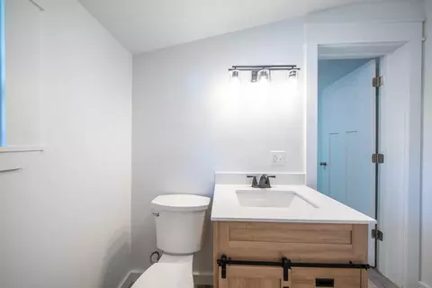 Bath - 424 N 3rd St, Thayer, MO 65791 photo 5 of 5