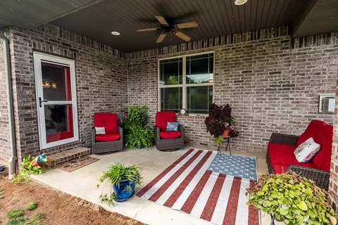 Exterior - 614 N Eagle Park Dr, Nixa, MO 65714 photo 5 of 9