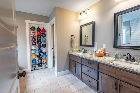 Bath - 614 N Eagle Park Dr, Nixa, MO 65714 photo 1 of 8