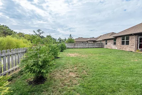 Exterior - 614 N Eagle Park Dr, Nixa, MO 65714 photo 8 of 9