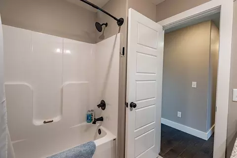 Bath - 614 N Eagle Park Dr, Nixa, MO 65714 photo 8 of 8