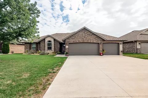 Exterior - 614 N Eagle Park Dr, Nixa, MO 65714 photo 2 of 9