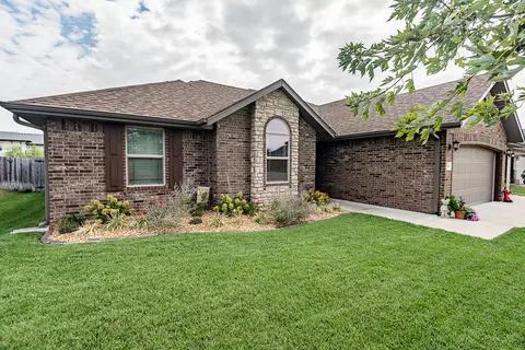 Exterior - 614 N Eagle Park Dr, Nixa, MO 65714 photo 6 of 9