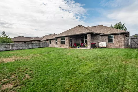 Exterior - 614 N Eagle Park Dr, Nixa, MO 65714 photo 4 of 9