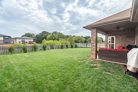 Exterior - 614 N Eagle Park Dr, Nixa, MO 65714 photo 7 of 9