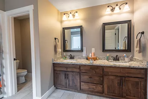 Bath - 614 N Eagle Park Dr, Nixa, MO 65714 photo 4 of 8