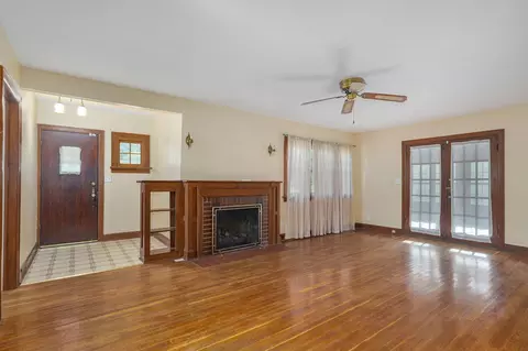 Living - 1328 E Bennett St, Springfield, MO 65804 photo 5 of 7