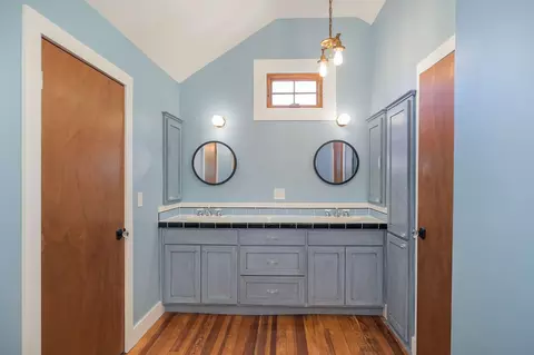 Bath - 1328 E Bennett St, Springfield, MO 65804 photo 5 of 7
