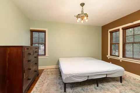Bedroom - 1328 E Bennett St, Springfield, MO 65804 photo 3 of 6