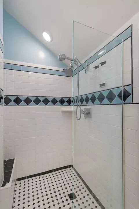 Bath - 1328 E Bennett St, Springfield, MO 65804 photo 7 of 7