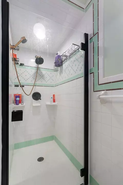Bath - 1328 E Bennett St, Springfield, MO 65804 photo 4 of 7