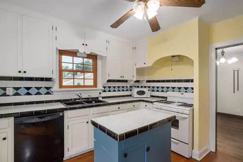 Kitchen - 1328 E Bennett St, Springfield, MO 65804 photo 2 of 3